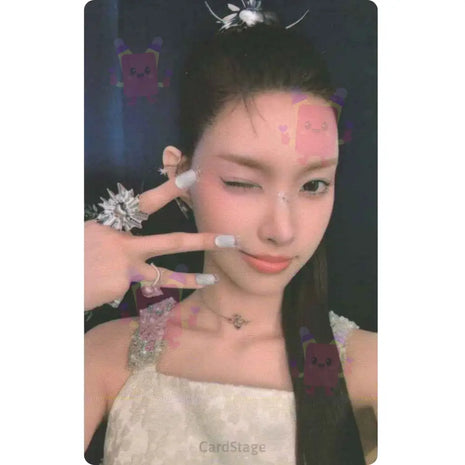 ILLIT - Yunah bomb Weverse PVC Photocard