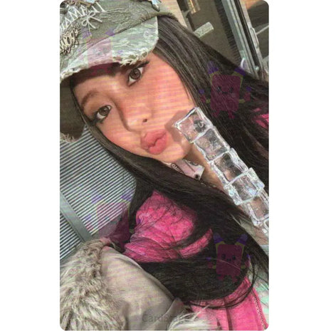 LE SSERAFIM - Huh Yunjin HOT Weverse Photocard